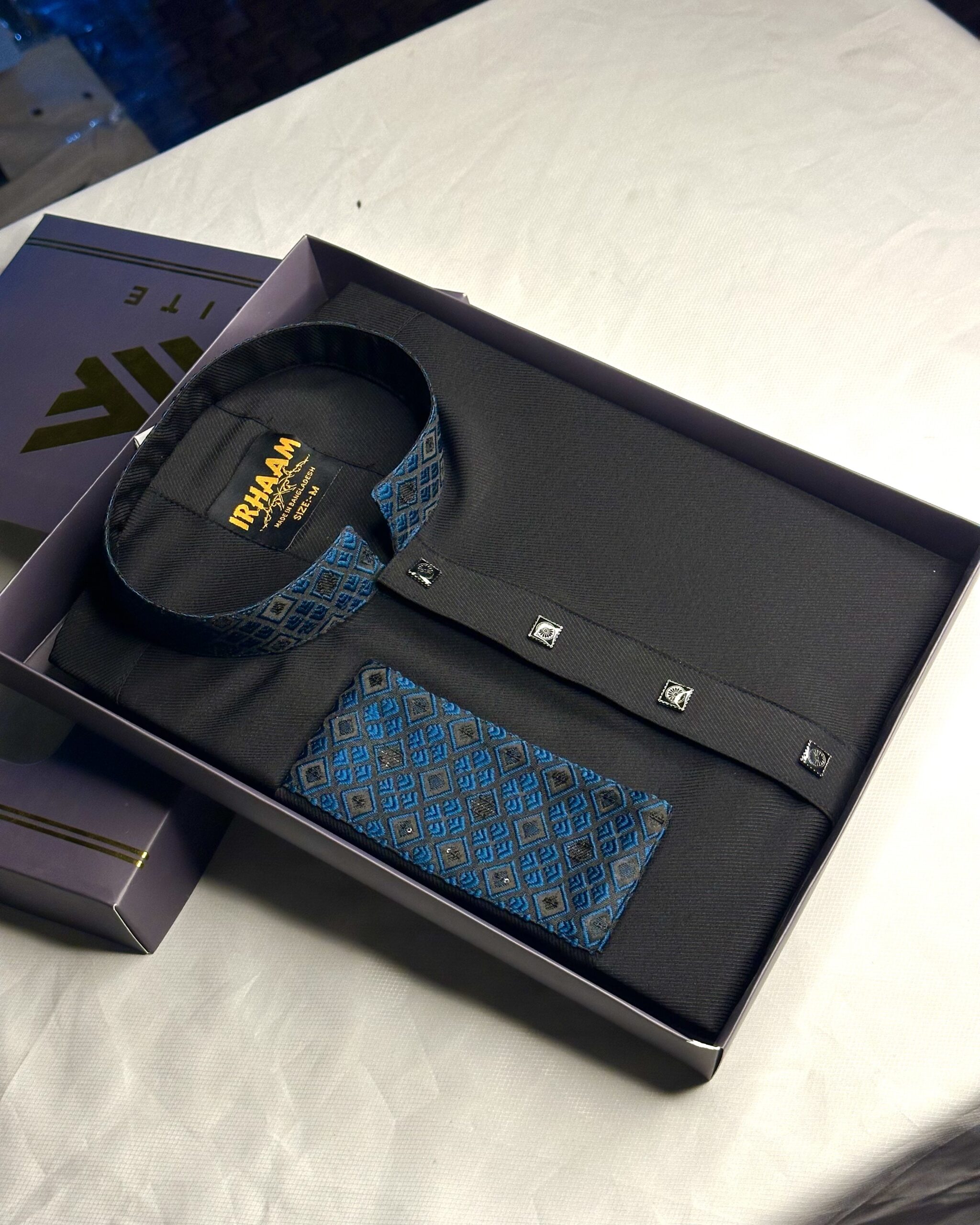 Premium contrast Punjabi